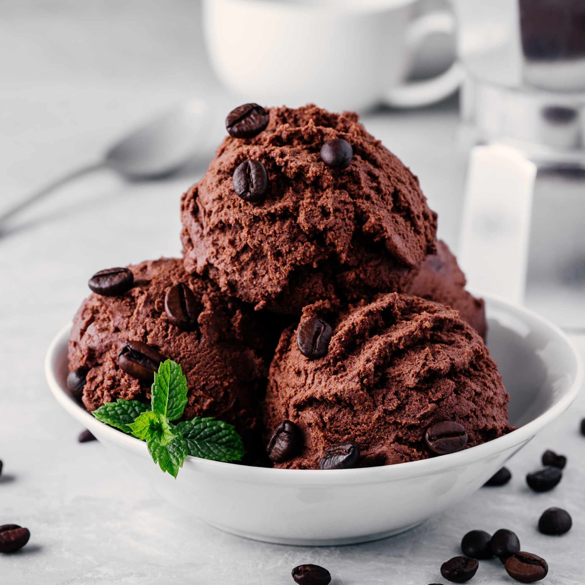 a-bowl-of-chocolate-coffee-ice-cream-scoops-with-m-P8TWFH9.jpg